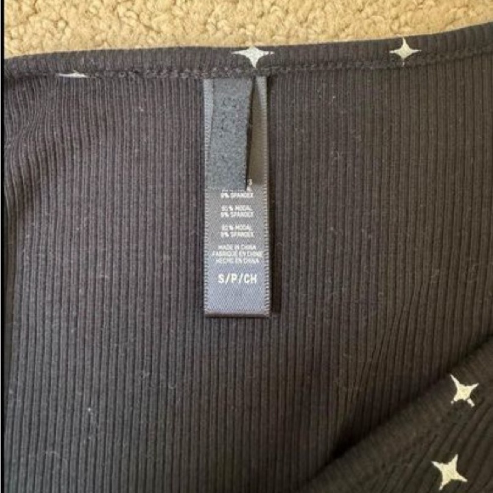 NWOT, never worn skims long sleeve top. Size small